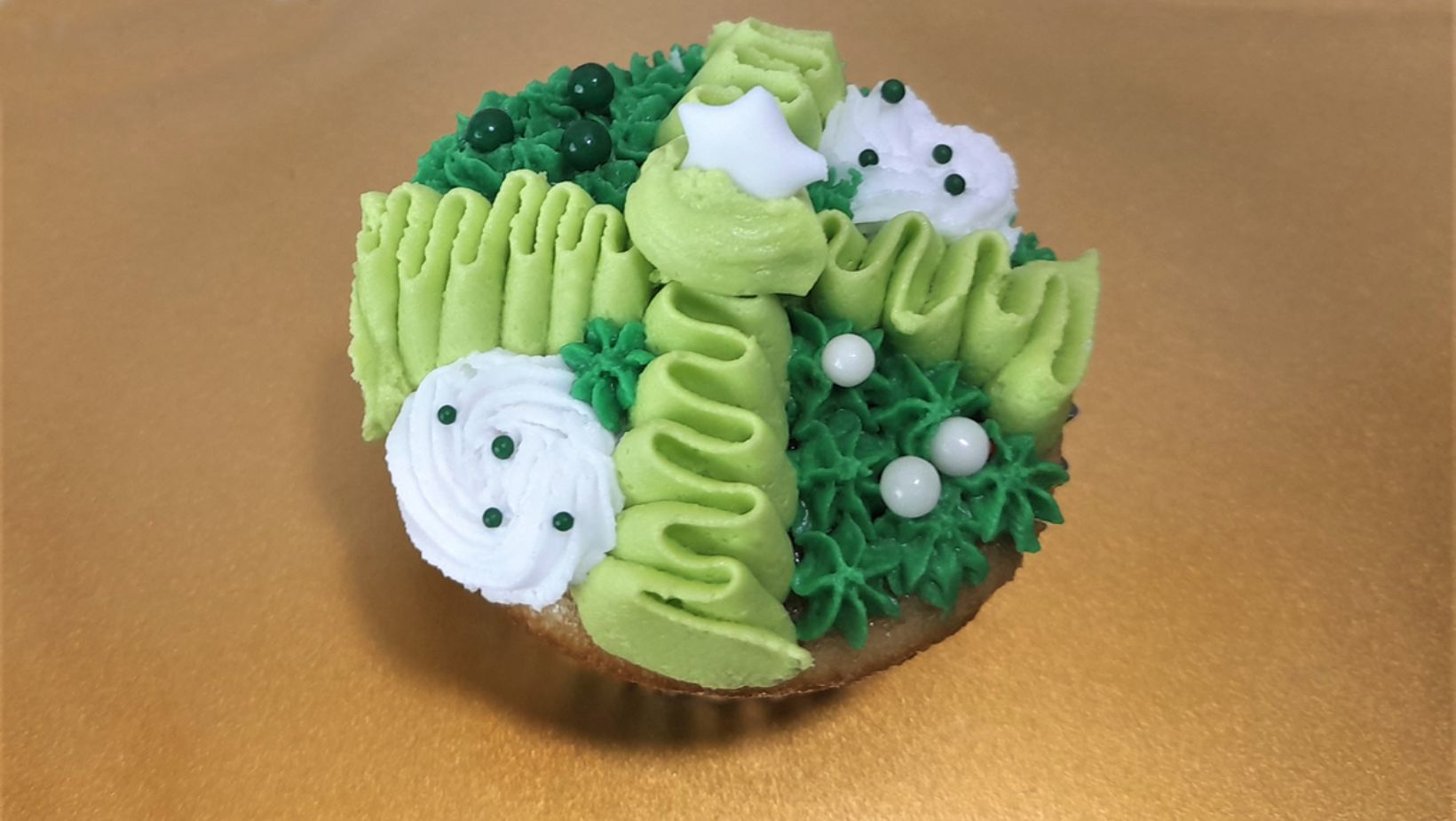Cupcake with Sugar-Free Buttercream Frosting