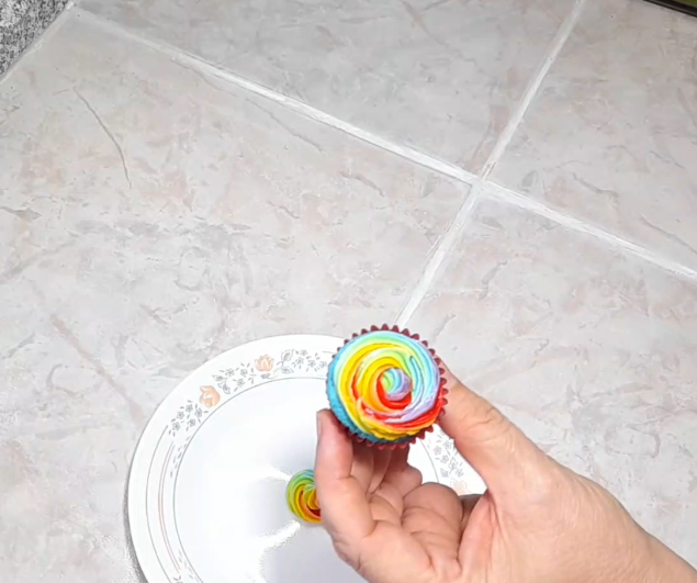 Quequitos con Betún de Colores